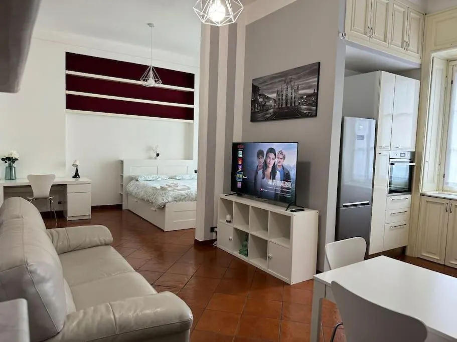 Ponthouse: Navigli, Iulm, Romolo contacts